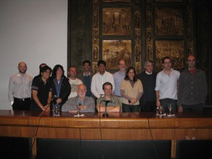 algunos de los presentes, al finalizar las ponencias